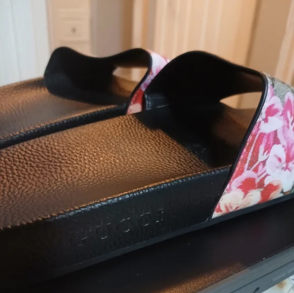 Gucci Slides - Picture 3 of 3